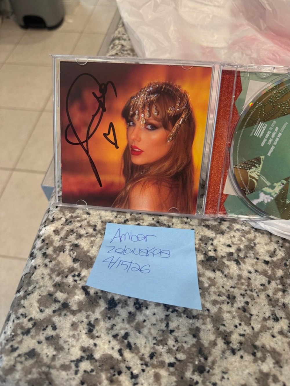 Long signature Taylor Swift, the life of a showgirl variant 1